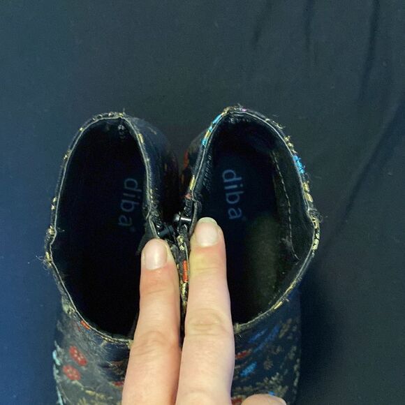 Black Floral Embroidered Boots, Size 6, maybe worn once, Perfect Condition - Picture 10 of 12